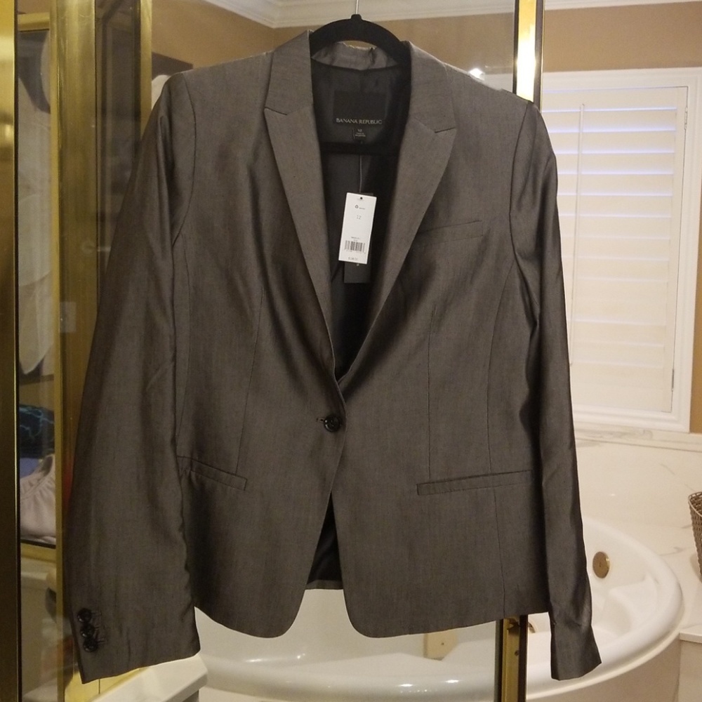 Banana Republic tags removed but never worn- Sz 12 gorgeous suit jacket